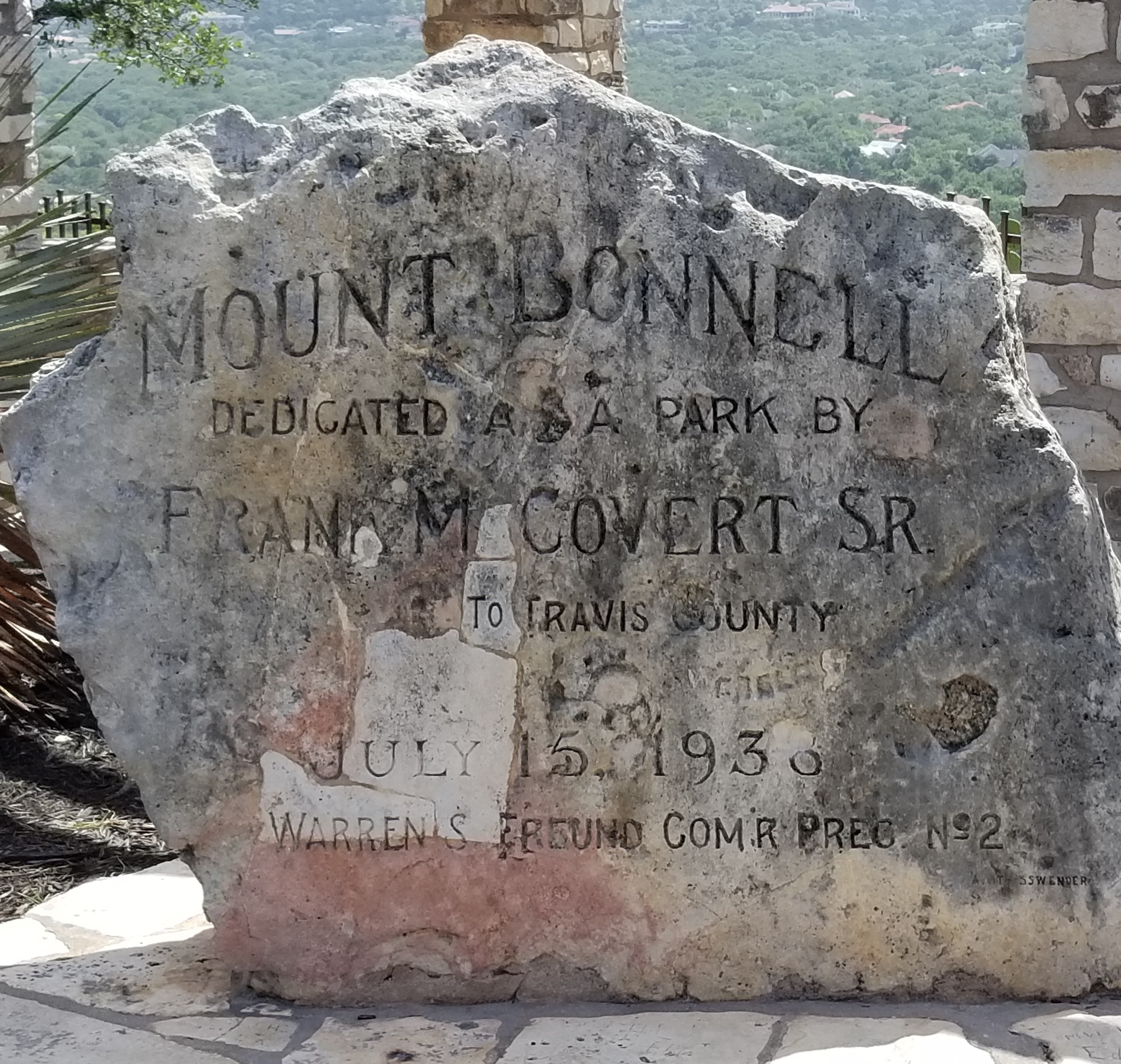 Mount-Bonnell-rock-sign