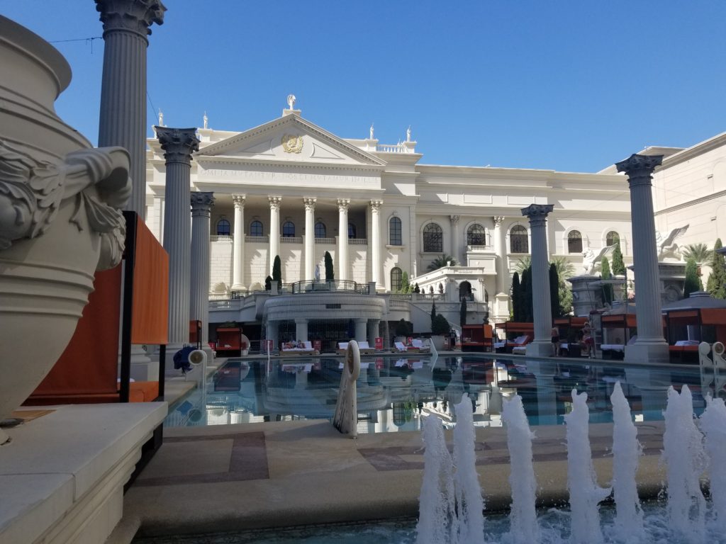 Caesars-Pool-Complex